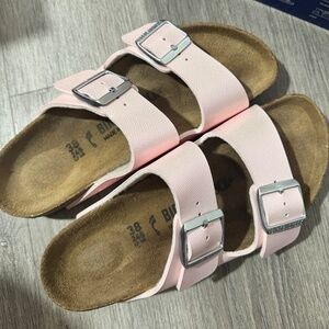 SOLD: Birkenstock Arizonas Light Rose 38/W7
